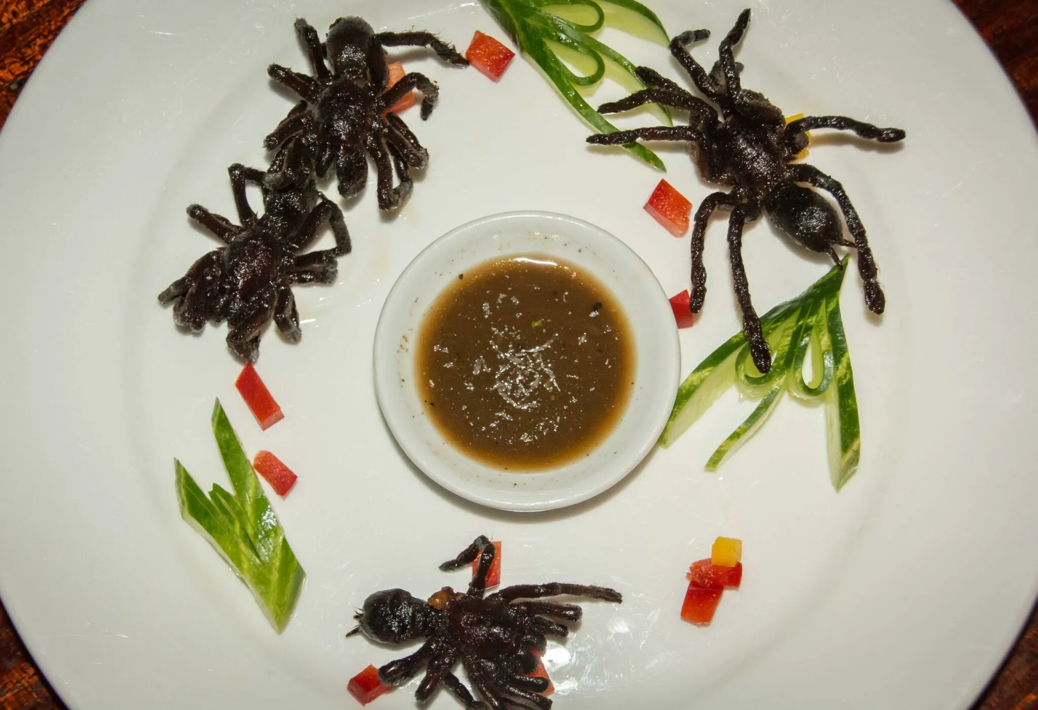 /img/19631-thai-fried-tarantula-presentation.webp